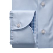 Emanuel Berg Harvard, błękitna koszula z kontrastem w kratę