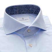 Emanuel Berg Harvard, błękitna koszula z kontrastem we wzór paisley