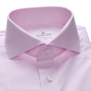 Emanuel Berg Harvard, koszula w różową kratę Księcia Walii
