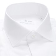 Emanuel Berg Mr Crown, elegancka biała koszula smokingowa