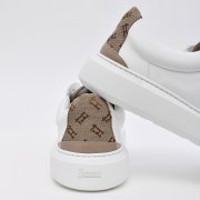  HERNO, białe sneakersy z kontrastową camelową wstawką